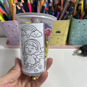 Lembrancinha no copo dia das crianças