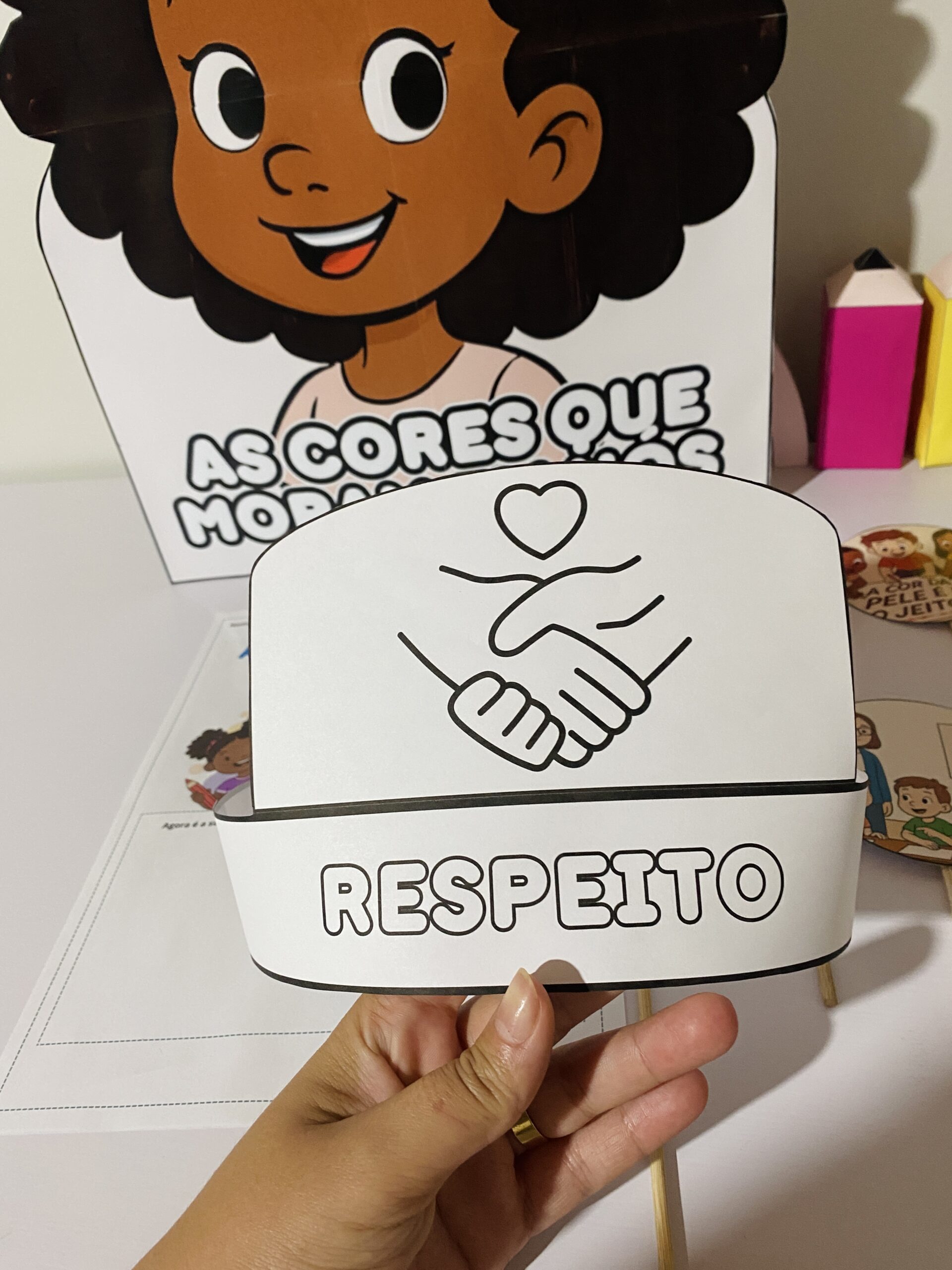 História na Luva "As Cores que Moram em Nós" - Imagem 4