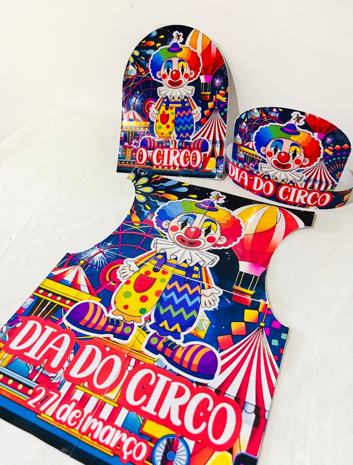 LUVA COM HISTÓRIA DO CIRCO AVENTAL E COROA